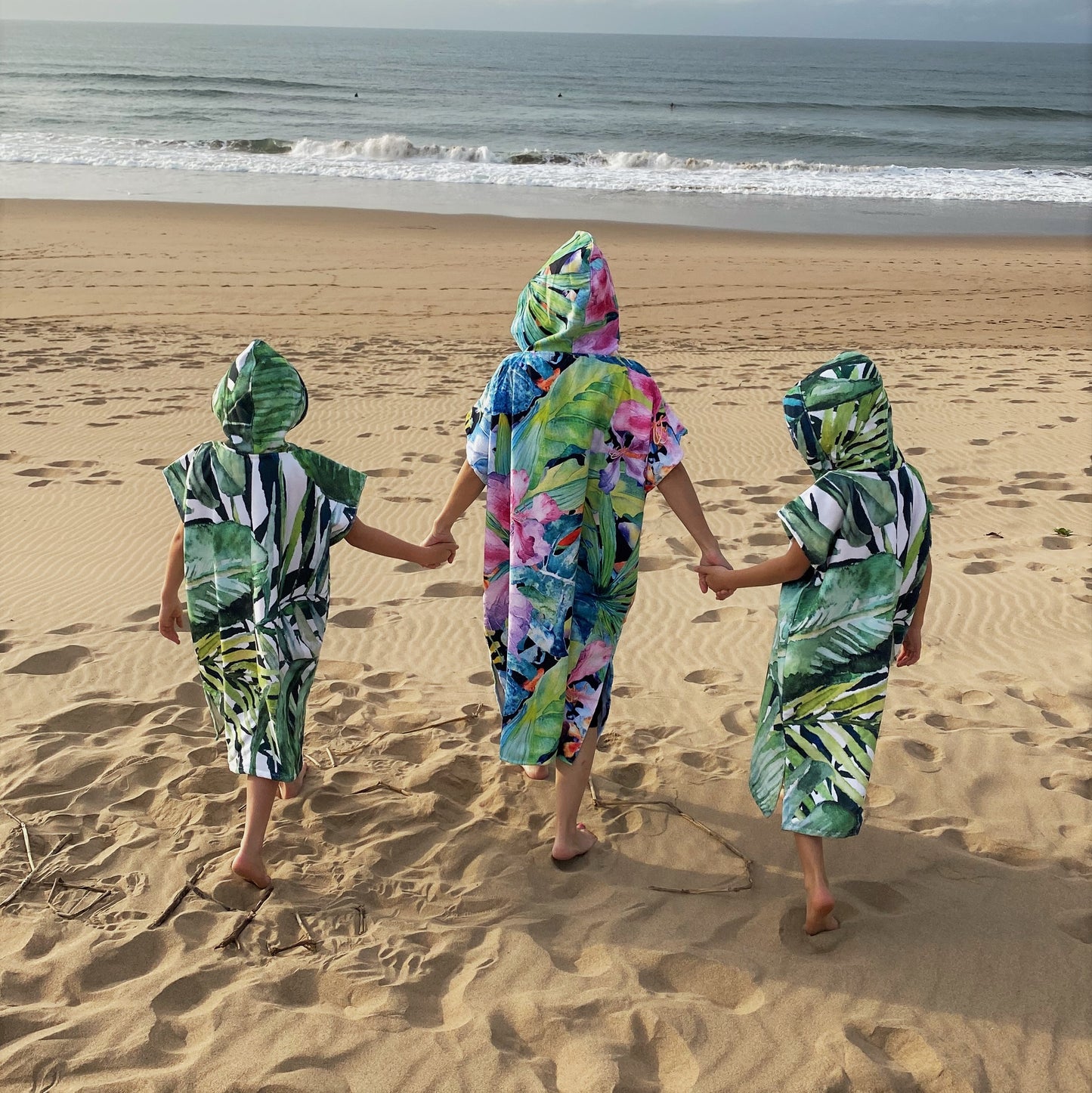 Shoreline Tropical Leaf Poncho - Tween