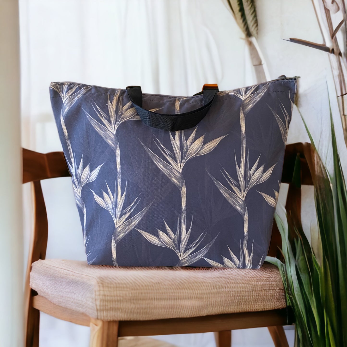 Shoreline Extra Large Everyday Bag Vintage Strelitzia Dark