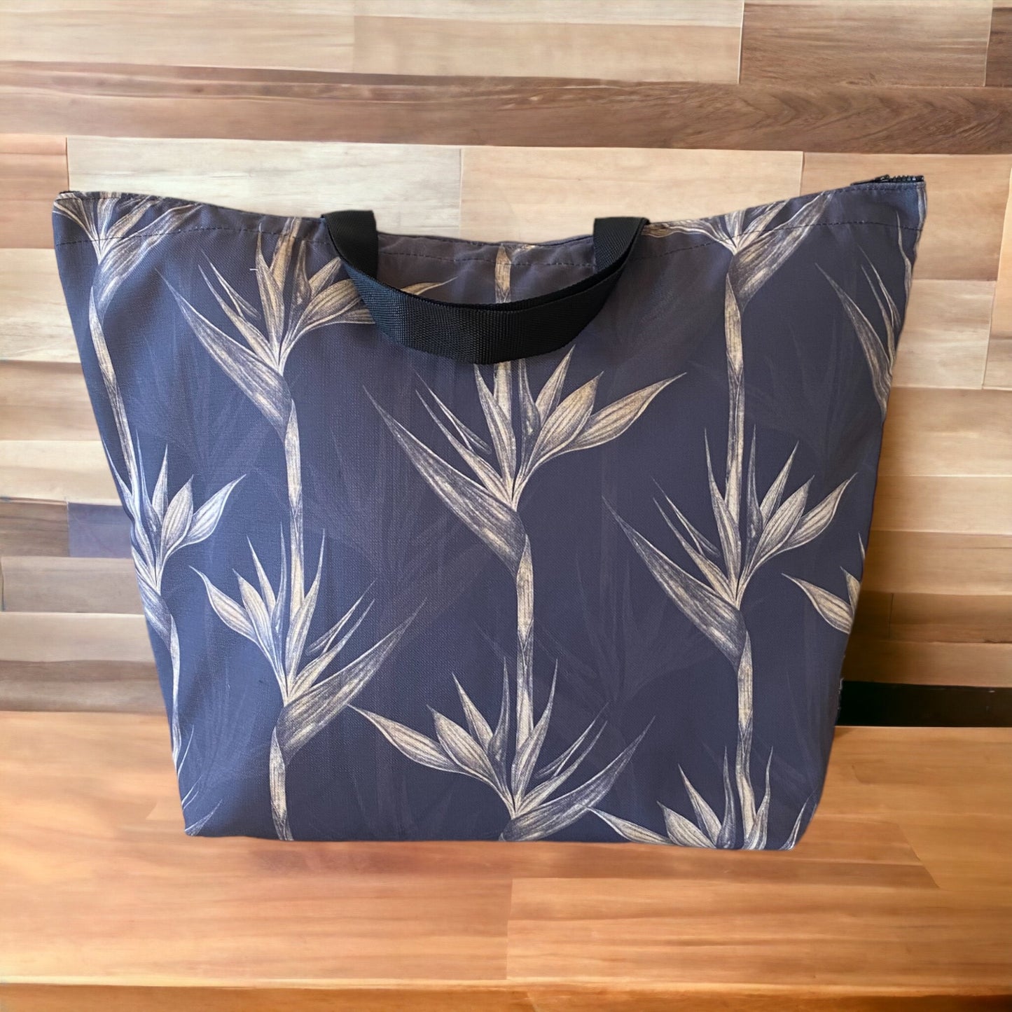 Shoreline Extra Large Everyday Bag Vintage Strelitzia Dark
