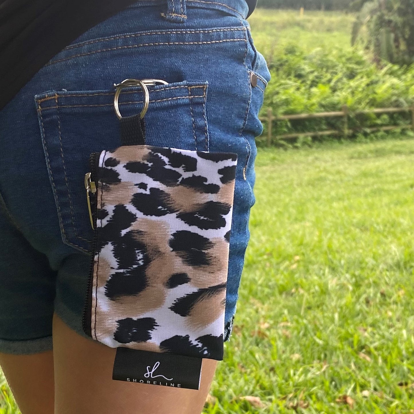Shoreline Keyring Pouch Into the Wild