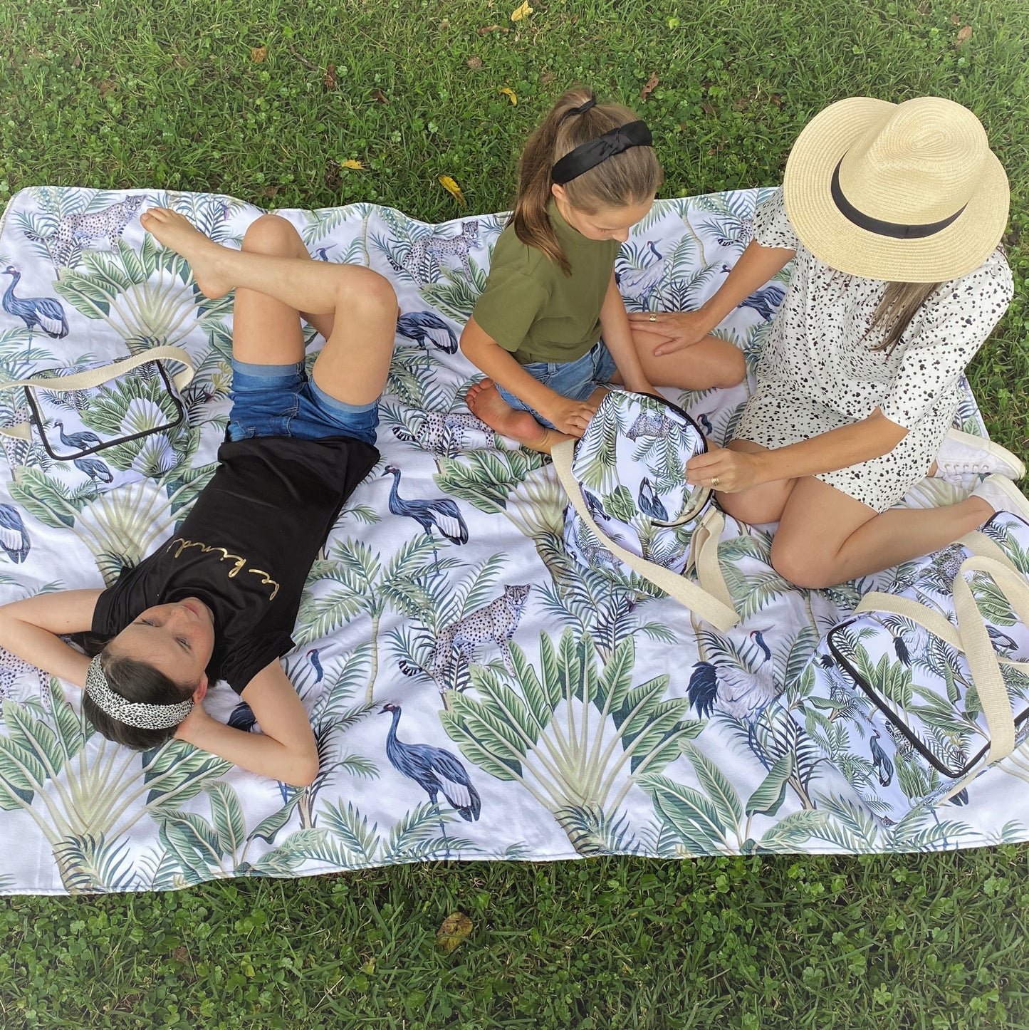 Shoreline Acanthus Microfiber Extra Large Beach Towel